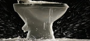 homeguides_articles_thumbs_how_to_prevent_an_overflowing_toilet.jpg.600x275_q85_crop